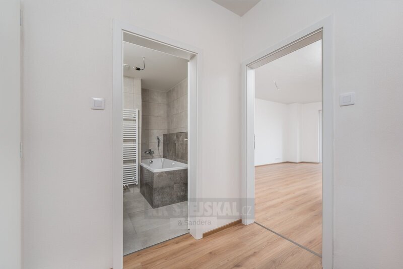 Pronájem bytu 1+kk 34 m² - 6