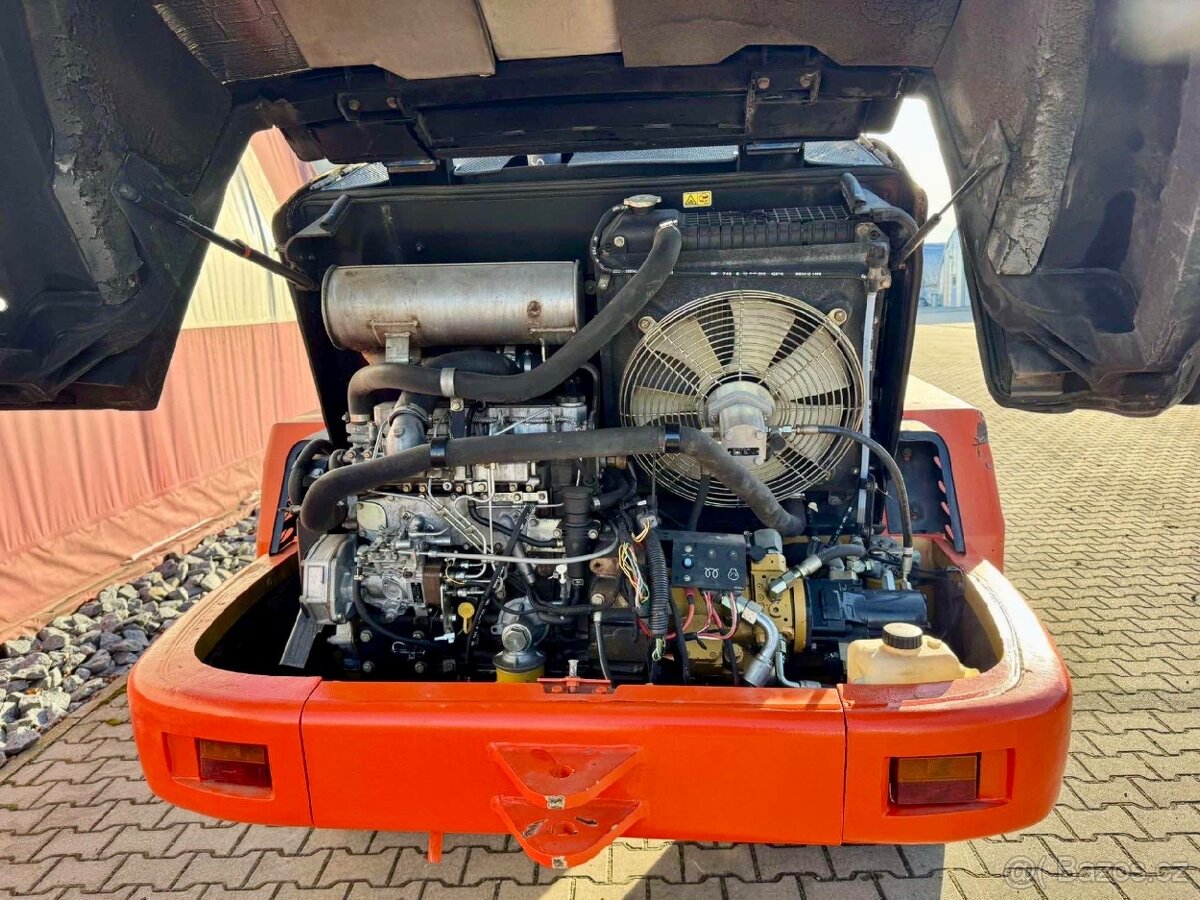 Kloubový nakladač CAT 908 - 6