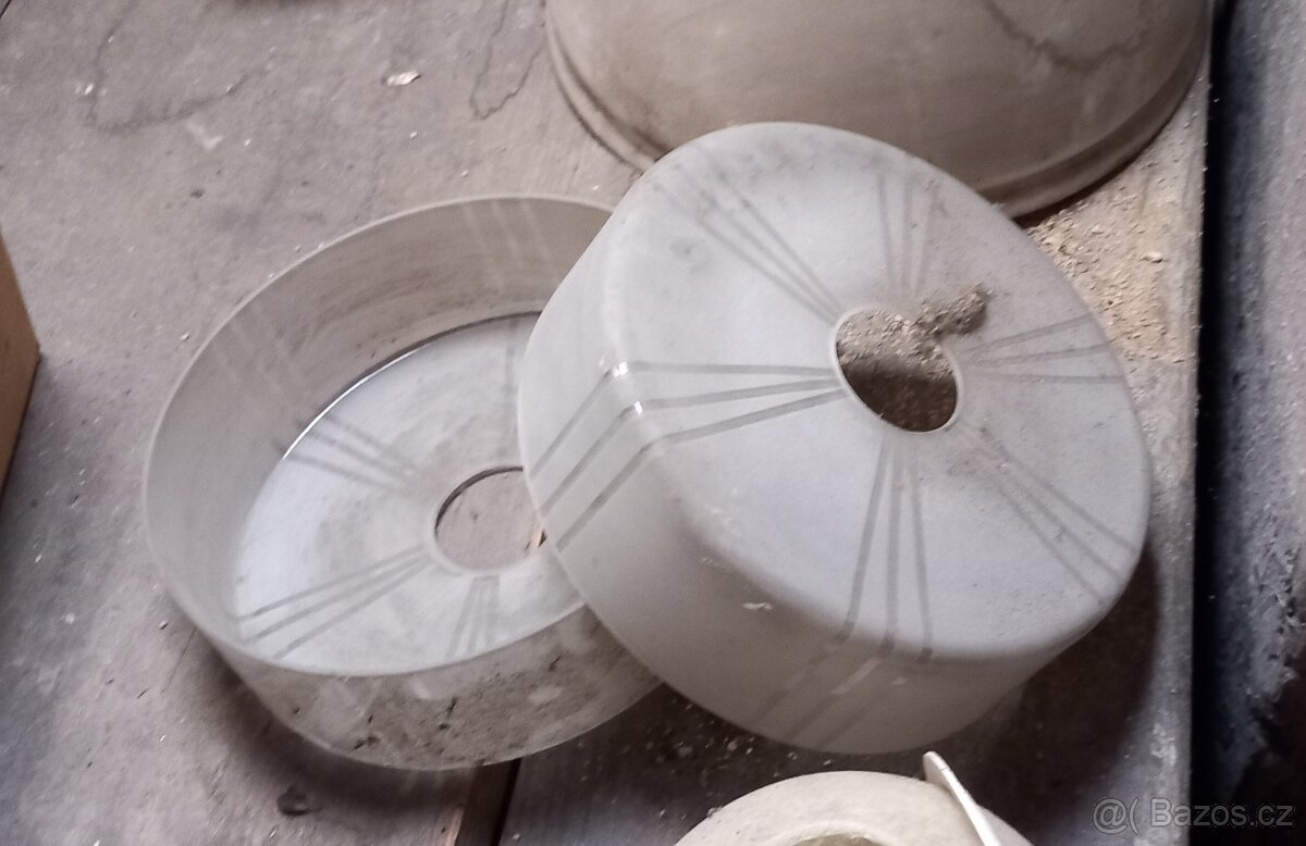 lustr,stínidla,deska šic.stroje,hodiny,dveř. a nábyt. kování - 6