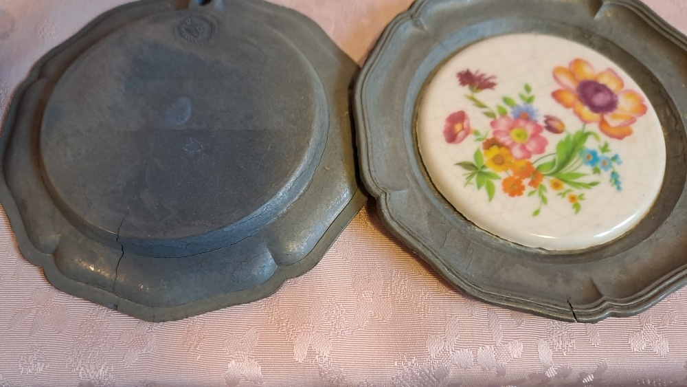 Cínové retro talířky značka Anděl 6 kusů - 6