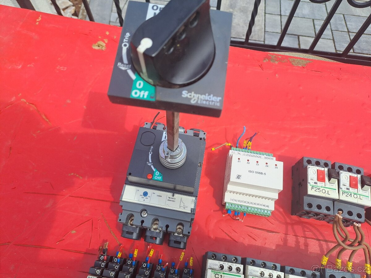 Relé, jističe, stykače, deon - Schneider - 6