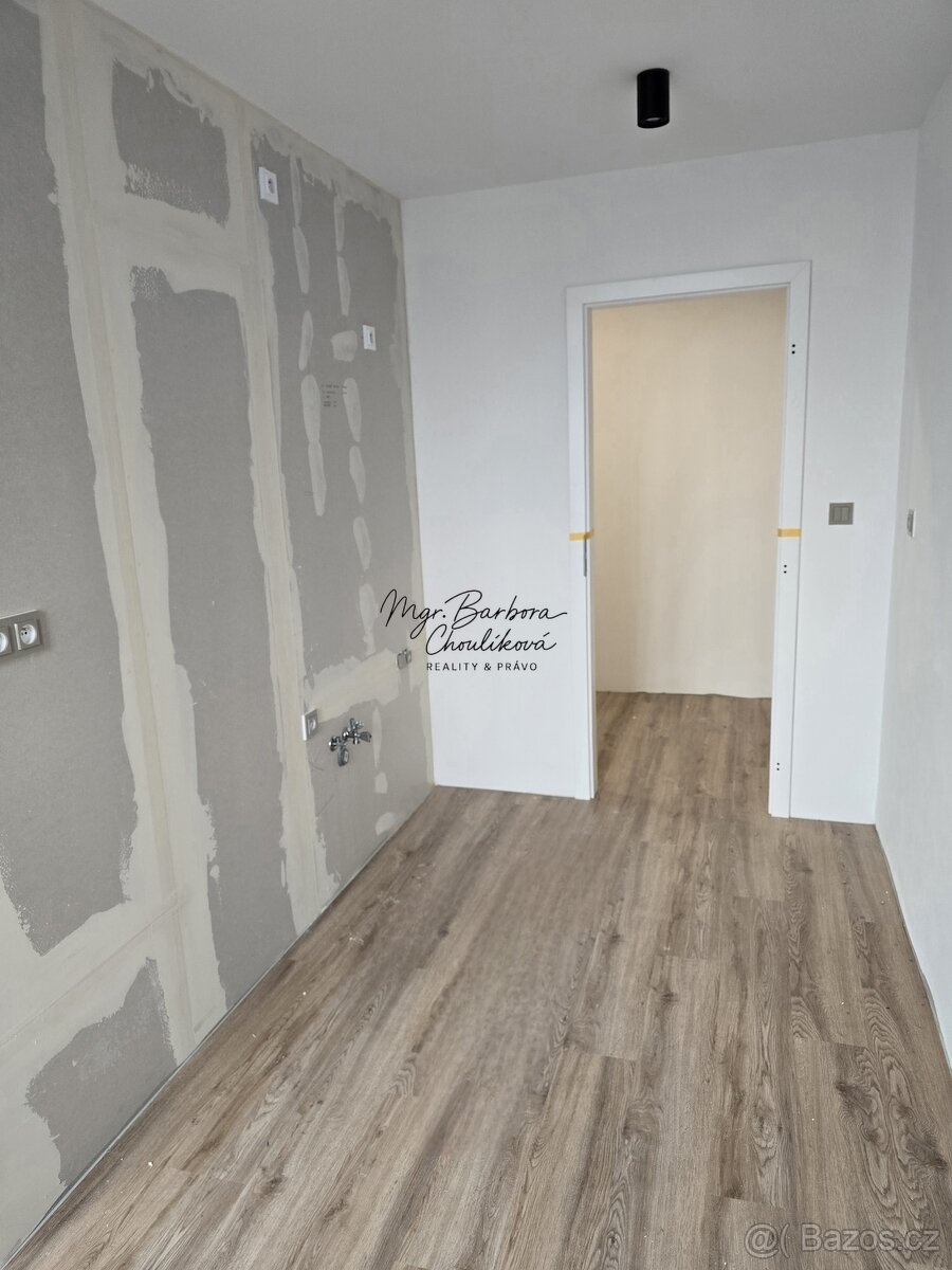 Prodej kompletně zrekonstruovaného bytu 2+1 s balkonem, v ul - 6