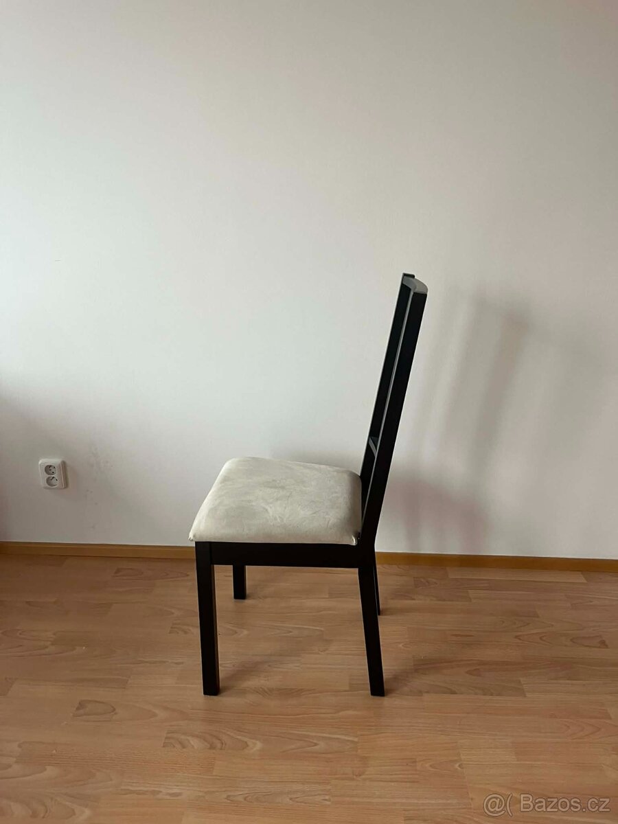 Jídelní stůl + 4 židle - 6