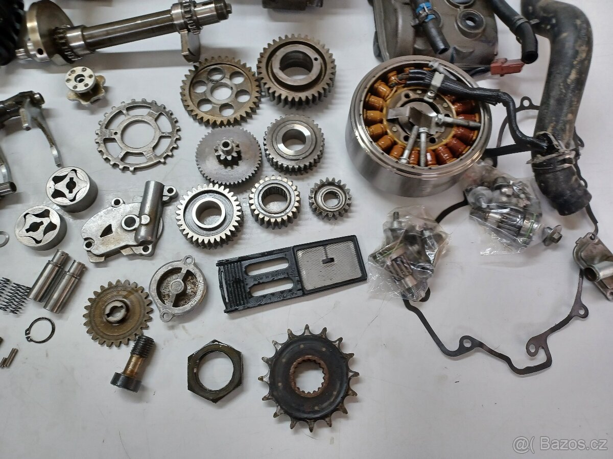 KTM LC8 950 - MOTOR NA DÍLY - 6