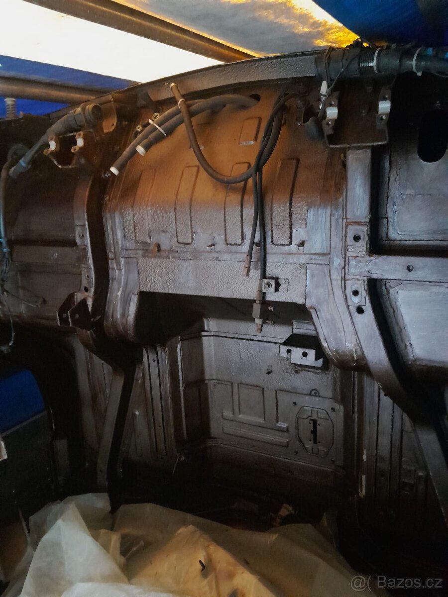Nissan Atleon hákový nosič kontejneru - 6