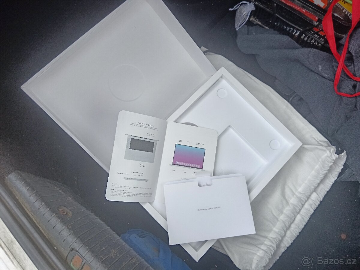 Prázdná krabice Apple Macbook pro 14" 2026 - 6