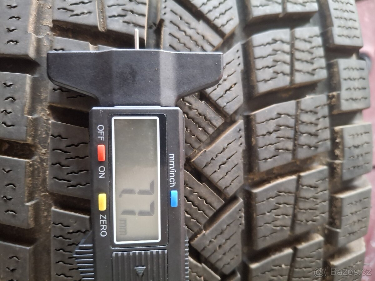 Zimní pneu 215/60 R17 - 6