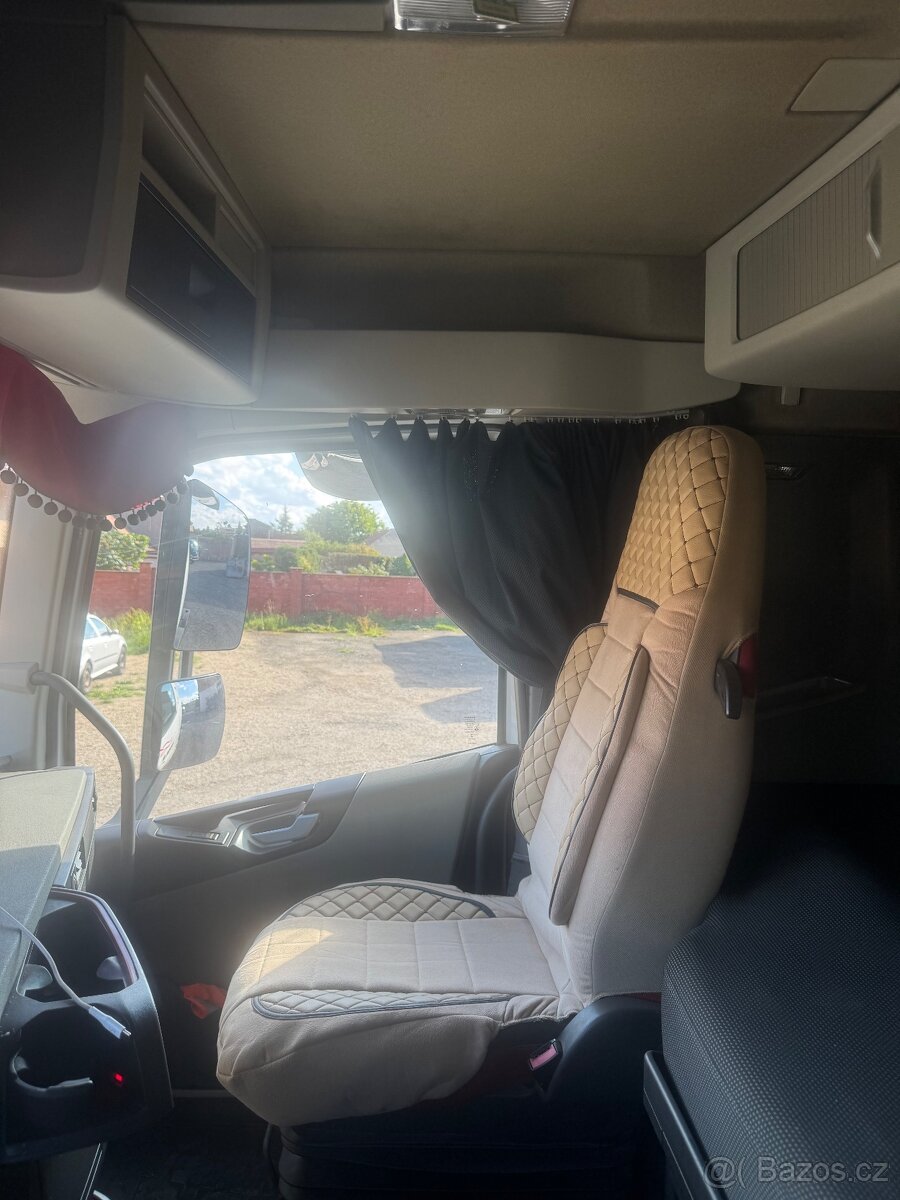Tahač Volvo 6x2 - 6