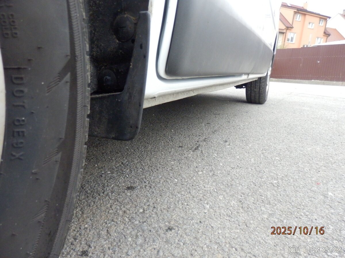 Renault Trafic 2,0dci 84 kw L1H1-,tažné zařízení.r.v. 2013 - 6