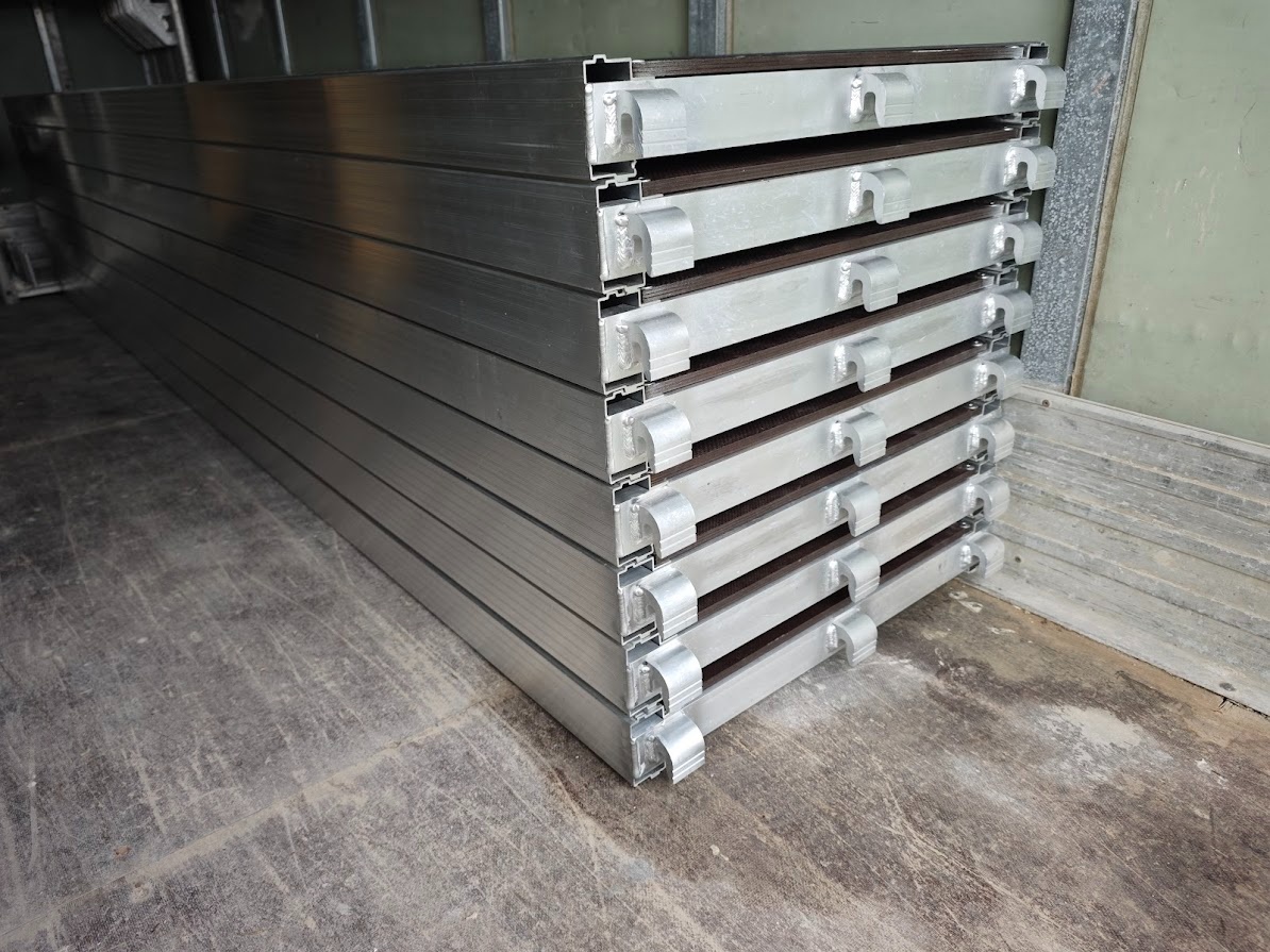 HLINÍKOVÉ LEŠENÍ LAYHER BLITZ 73 - cca 100m2 prodám - 6