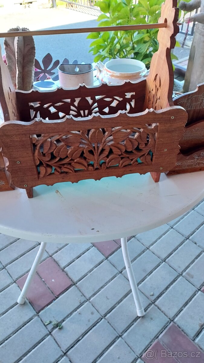 Dřevěné police,stoličky - 6