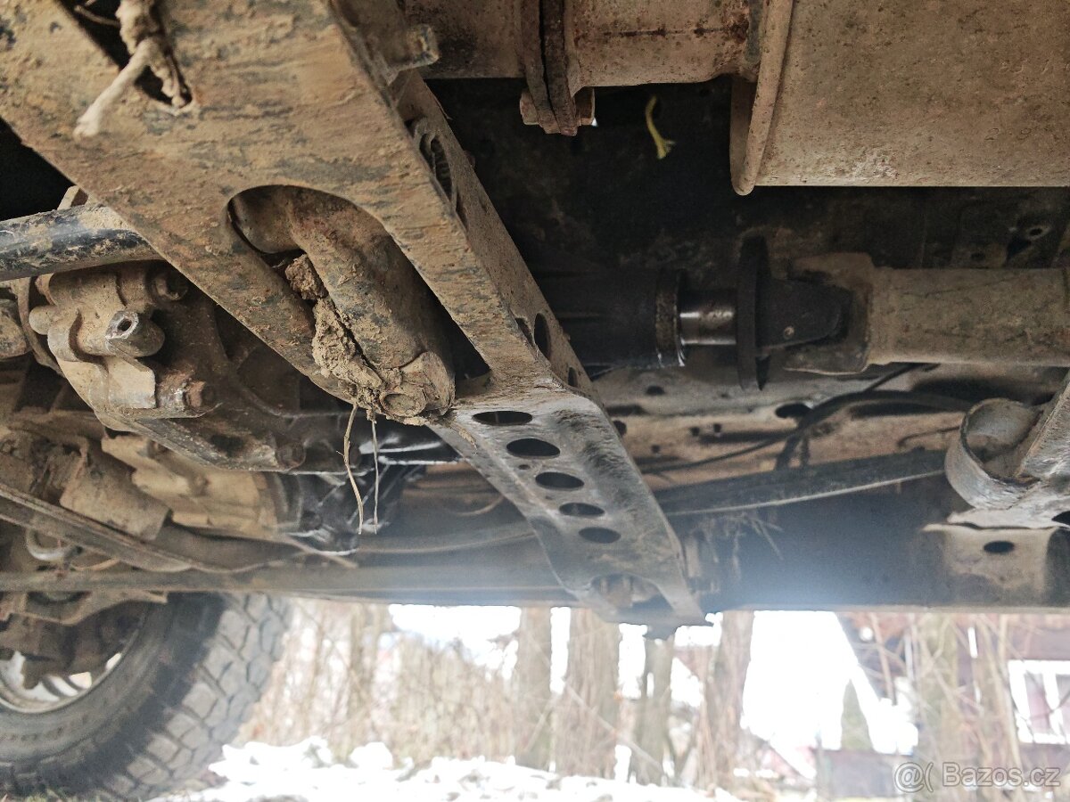 Predám/ vymením Nissan Navara D21 2.7 TD - 6