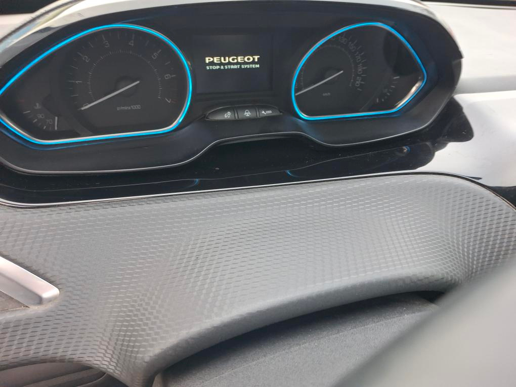 Peugeot 2008 PURE TECH - 6