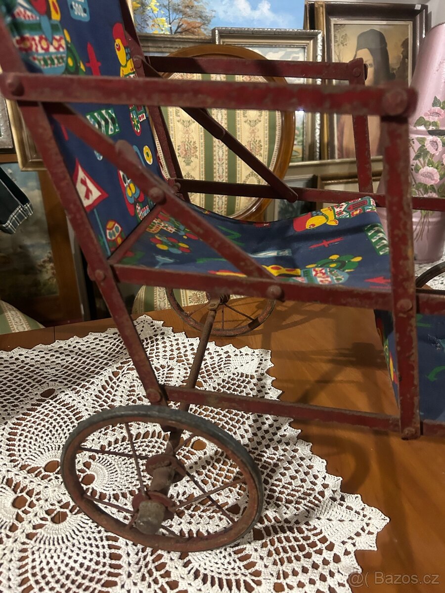 Starý retro kočárek pro panenky – kovový rám,60.–70. léta - 6