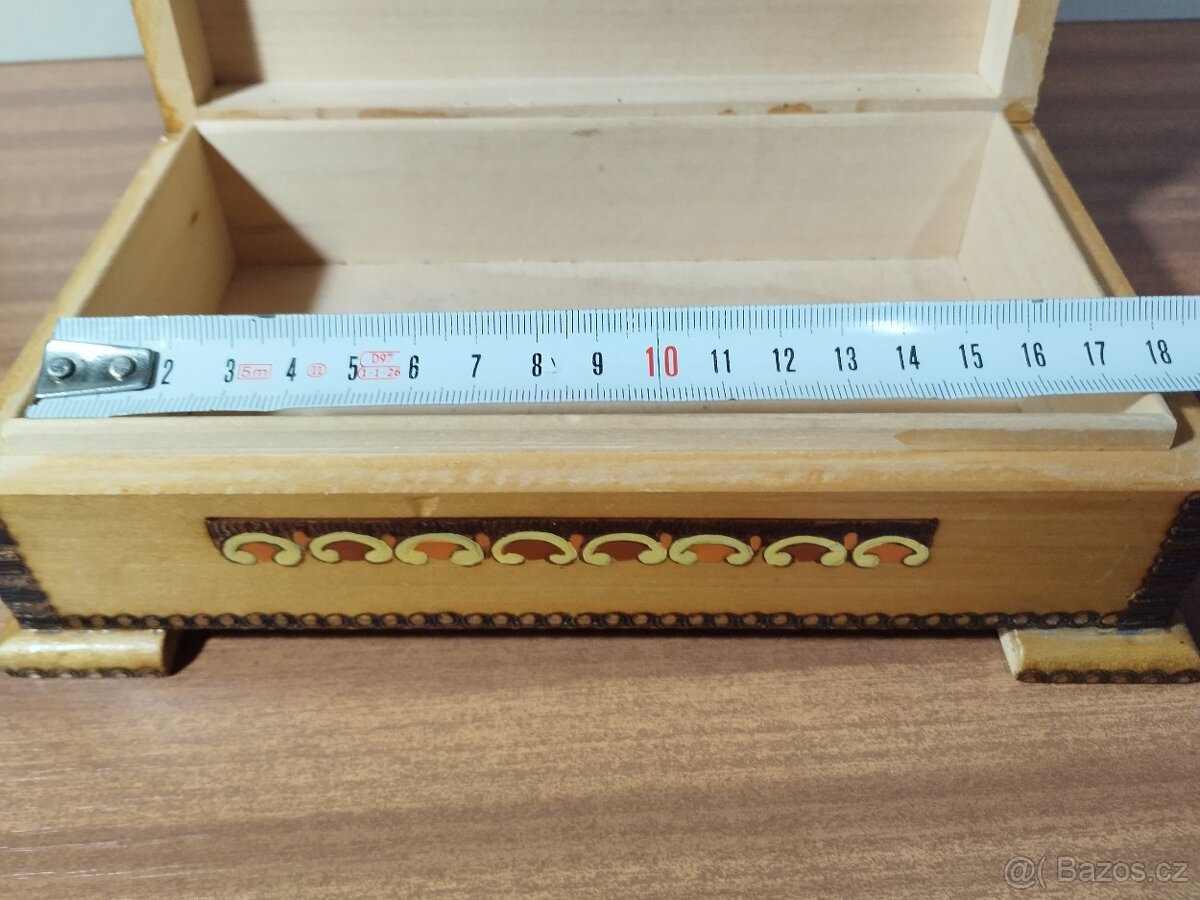 Dřevěná šperkovnice + bižuterie - 6