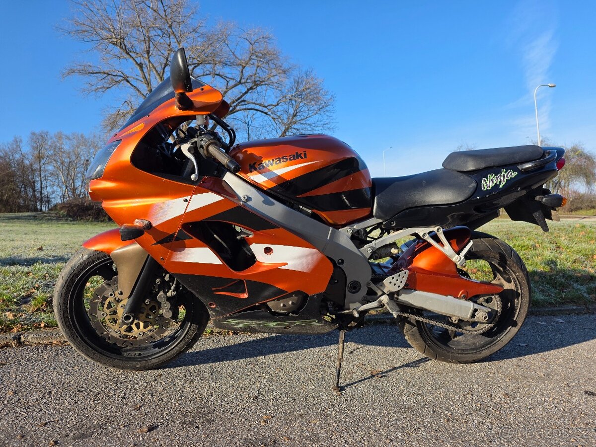 Kawasaki ZX9R - 6