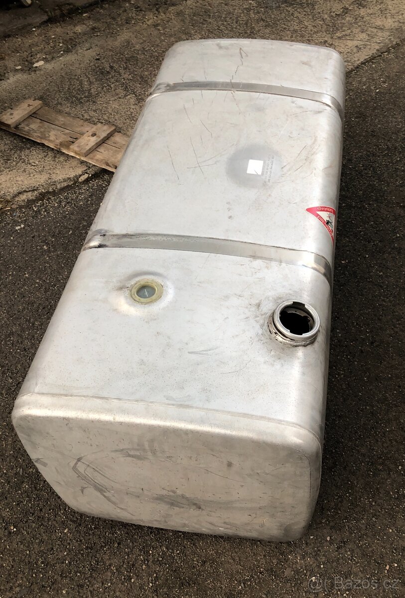 Nádrž z kamionu iveco bak 157cm - 6