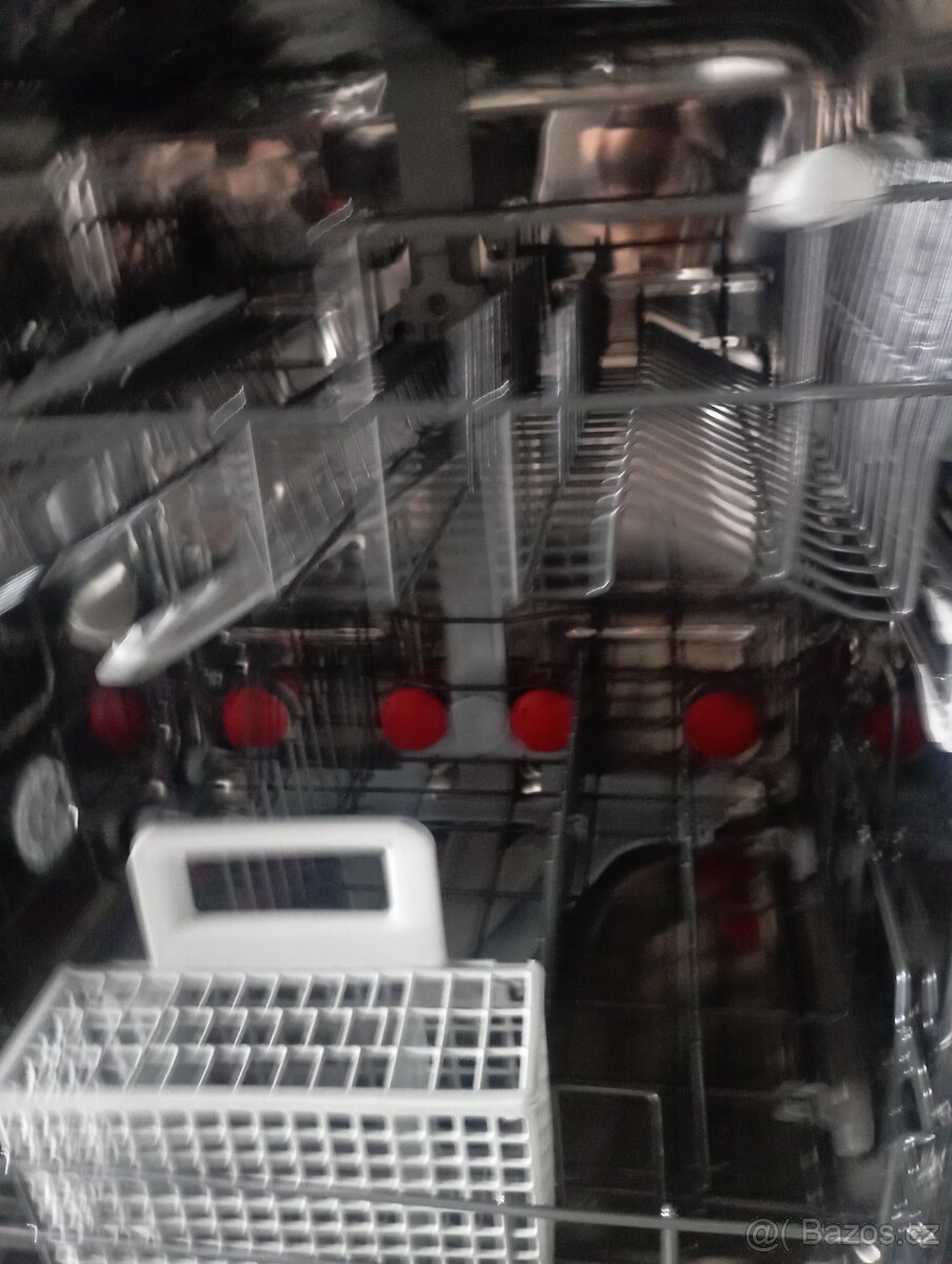 Prodám vestavěnou myčku bauknecht - 6