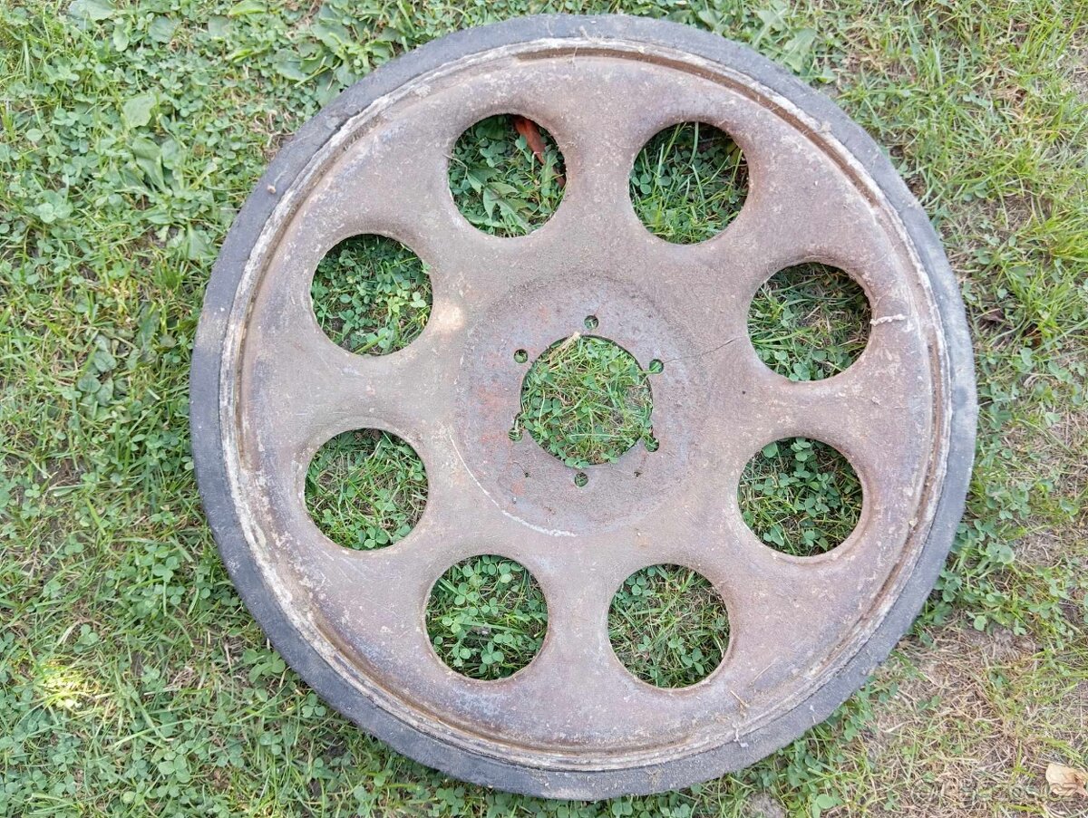 Prodám kola a pásy na vojenskou techniku ww2, - 6