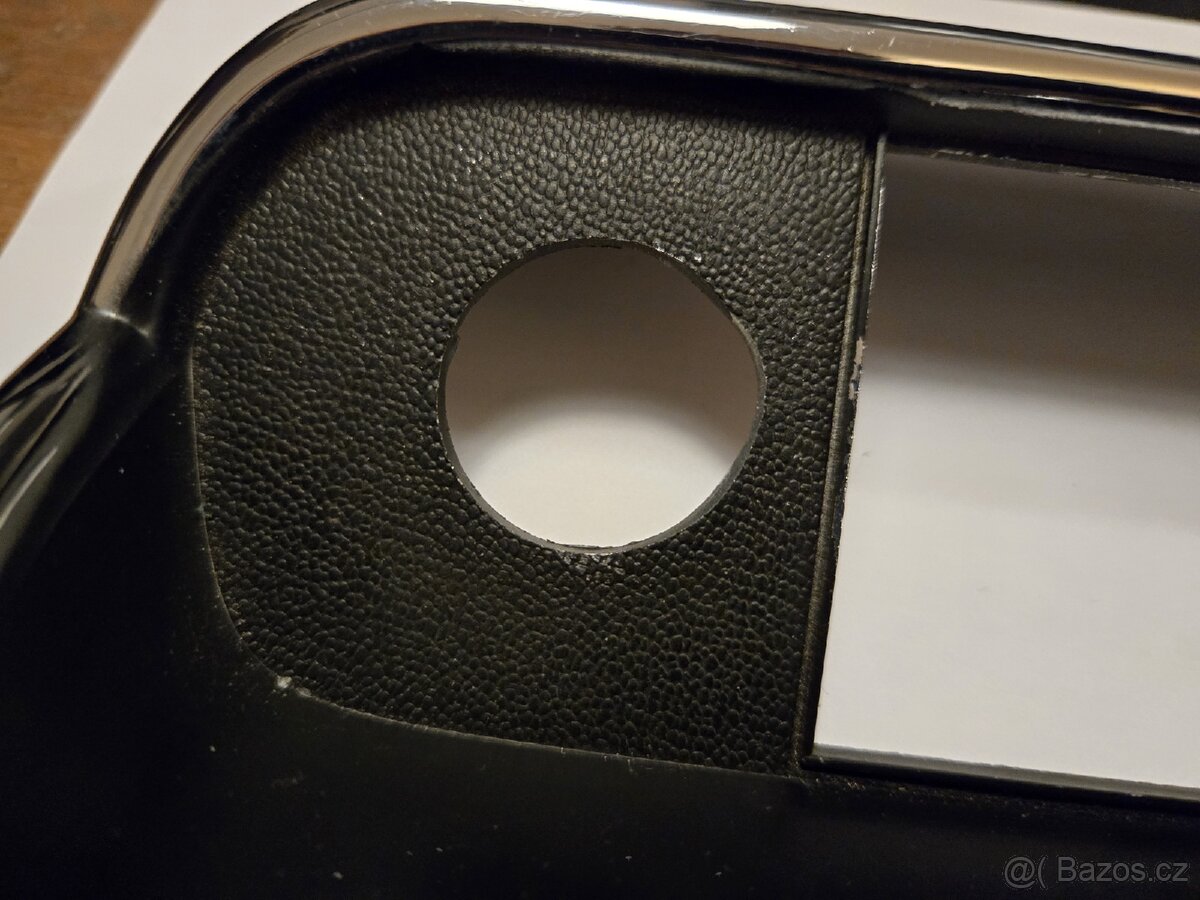 67 68 Ford Mustang - rámeček autorádia - 6