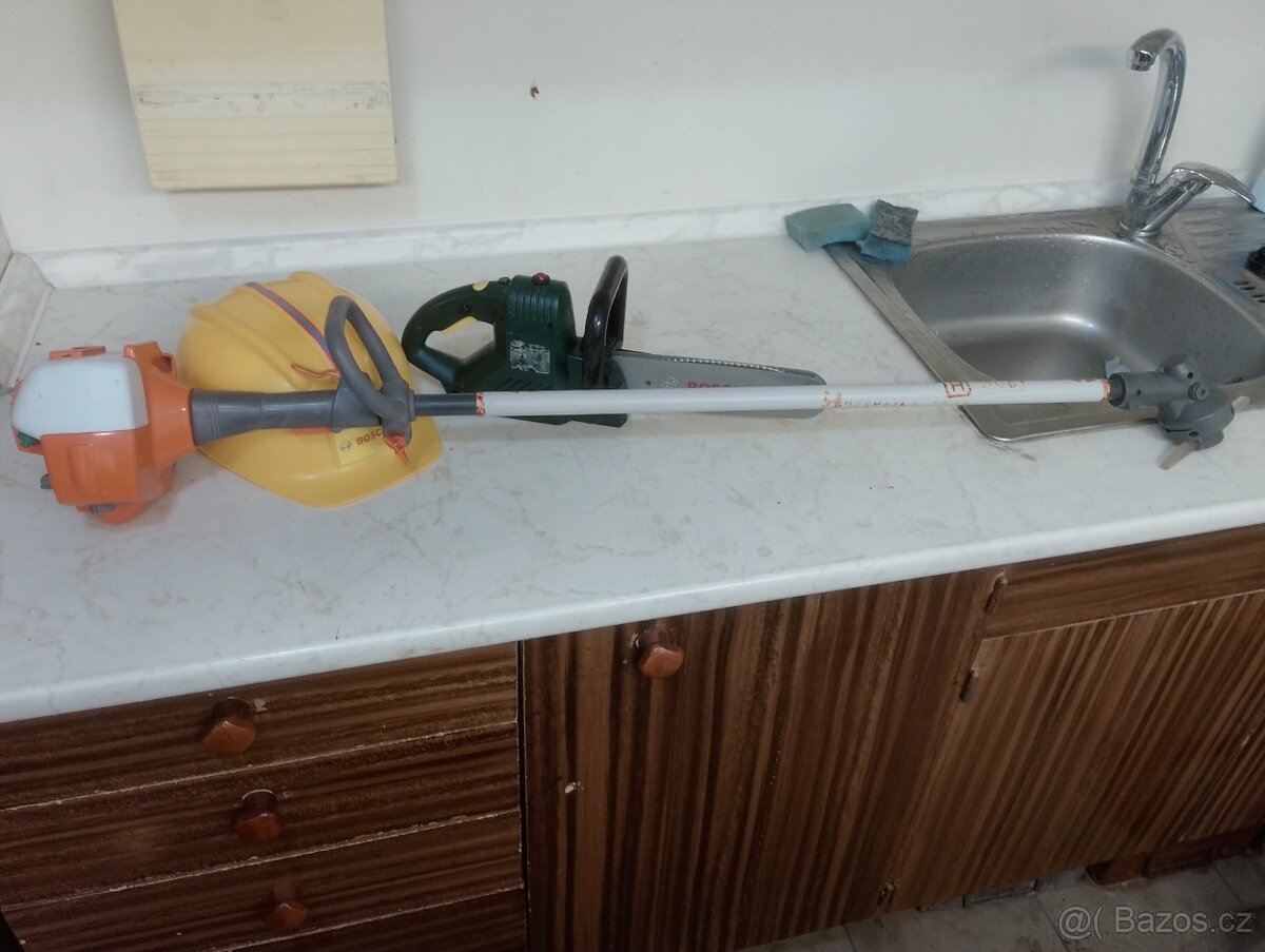 Dětská pila, křovinořez a helma - 6