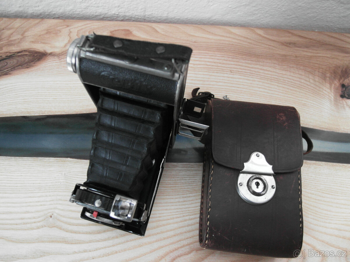 Starý fotoaparát CERTIX - 6