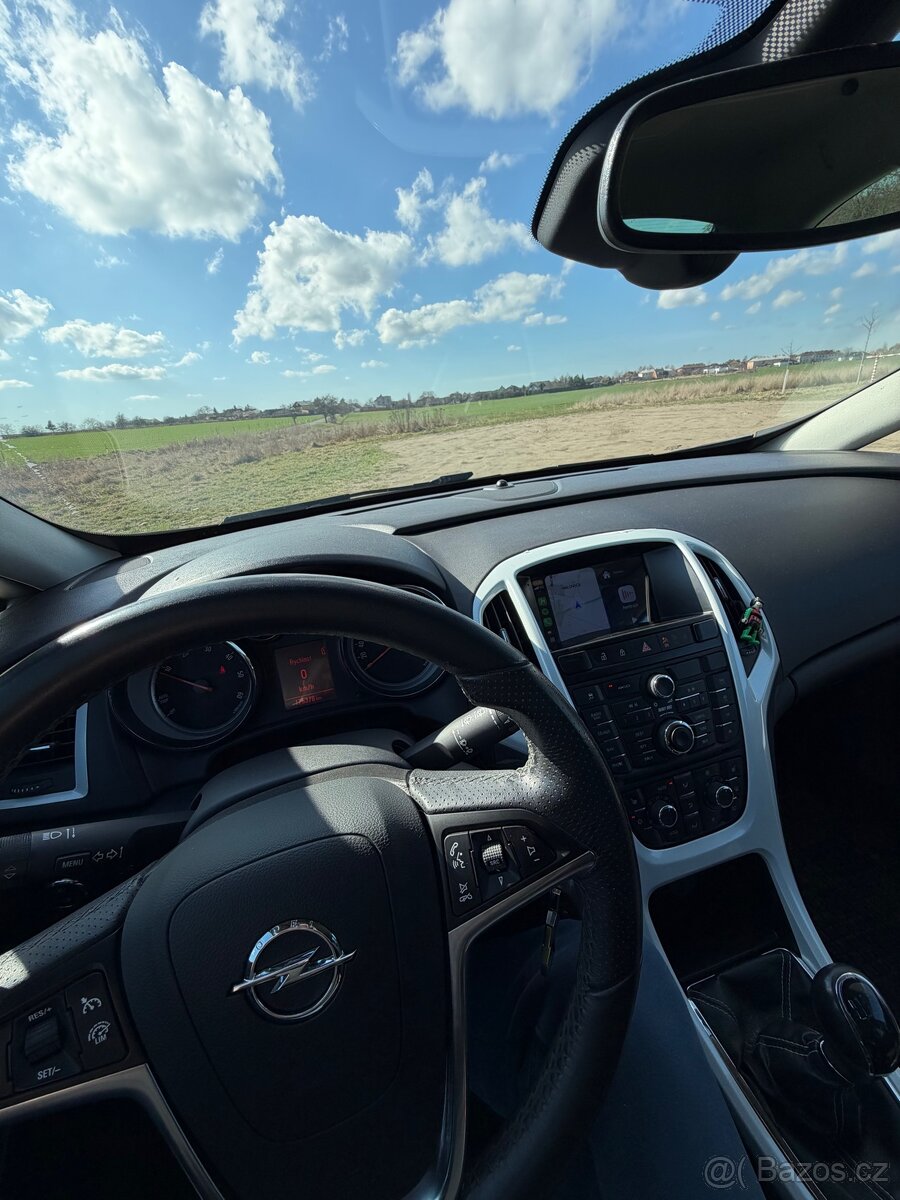 Opel Astra J GTC 2,0 cdti - 6