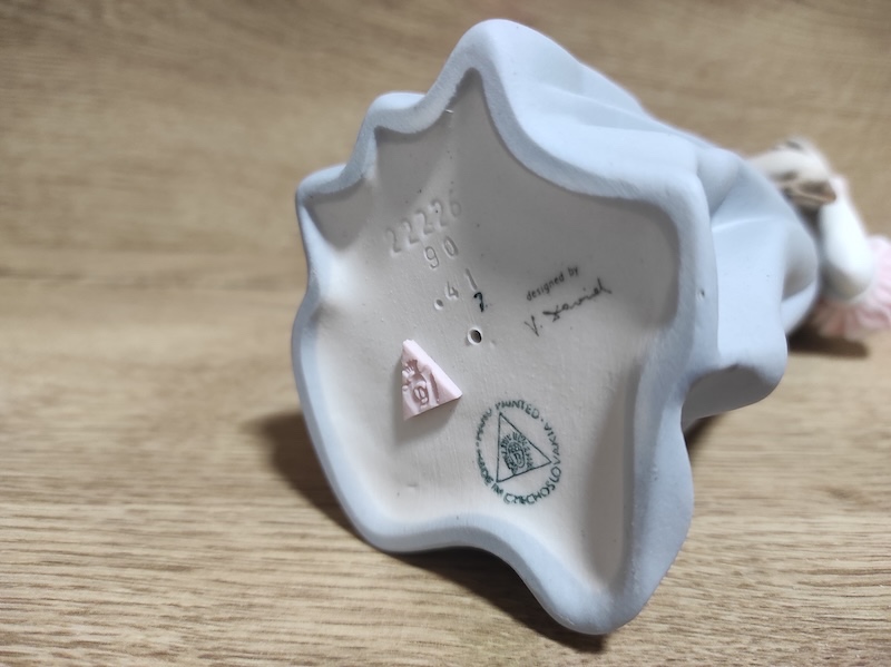 Porcelánová soška Royal Dux – dáma s psíkem - 6