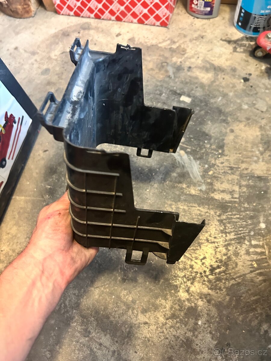 Prodám kryt motoru Passat b6 + filtr - 6