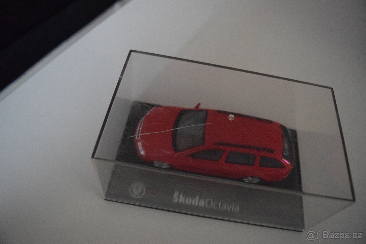 Škoda Octavia Combi 2004 červená 1:43 - Abrex - 6