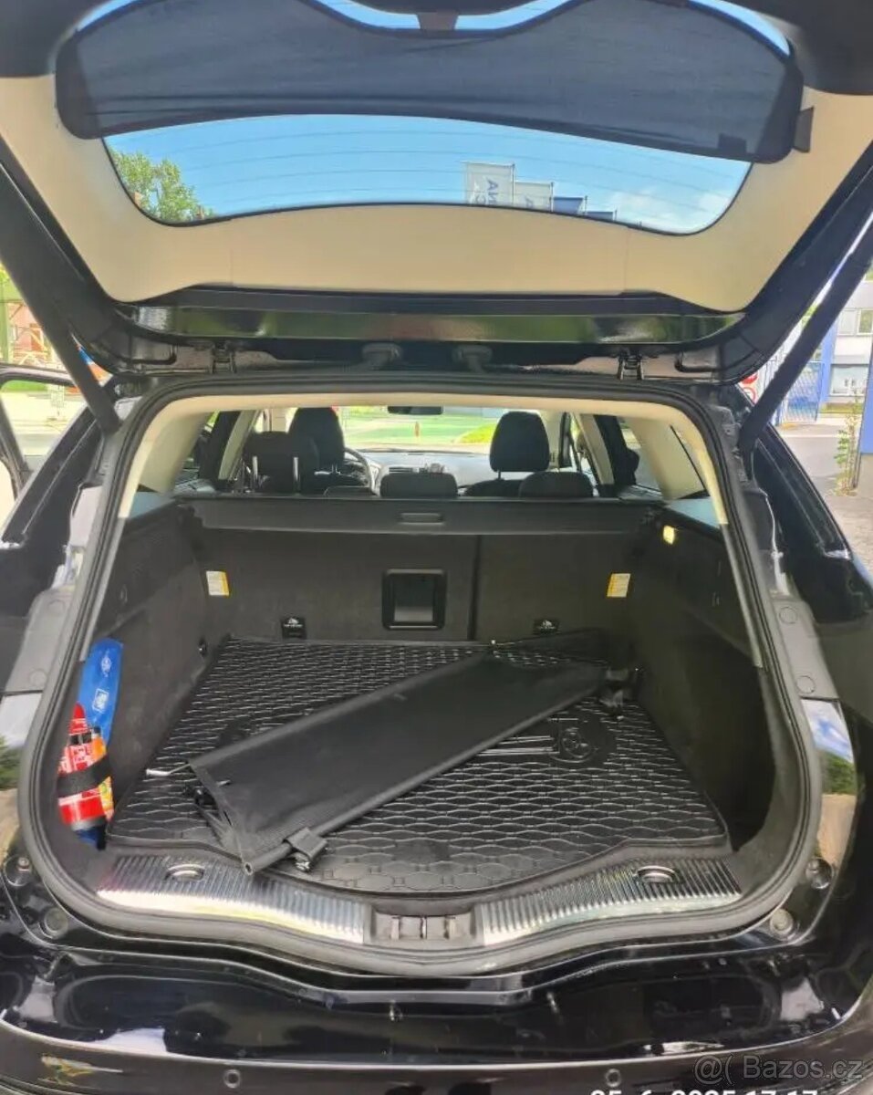 PRODÁM luxusní Mondeo kombi 2TDCi, Titanium, 110kW, 2018 - 6