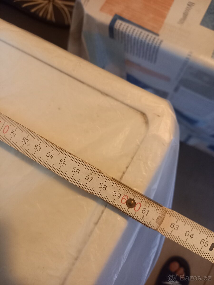 Starší lednička Zanussi s mrazákem, plně funkční. - 6