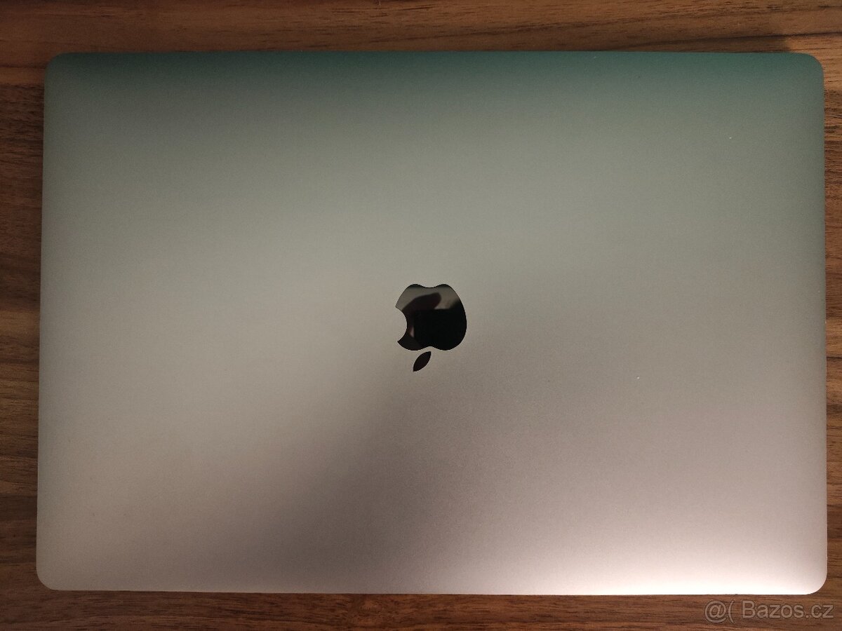 MacBook Pro 15 2018 | i7 • 16GB • 256GB - 6