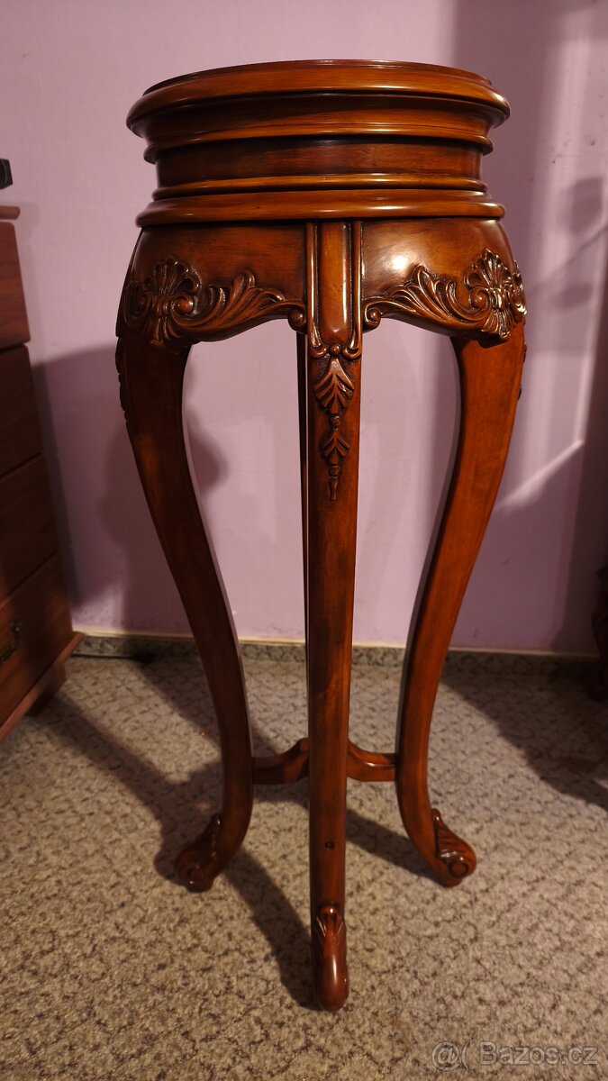 Bemondi vitrína, Bruno Saletti 16B, Stolky - 6