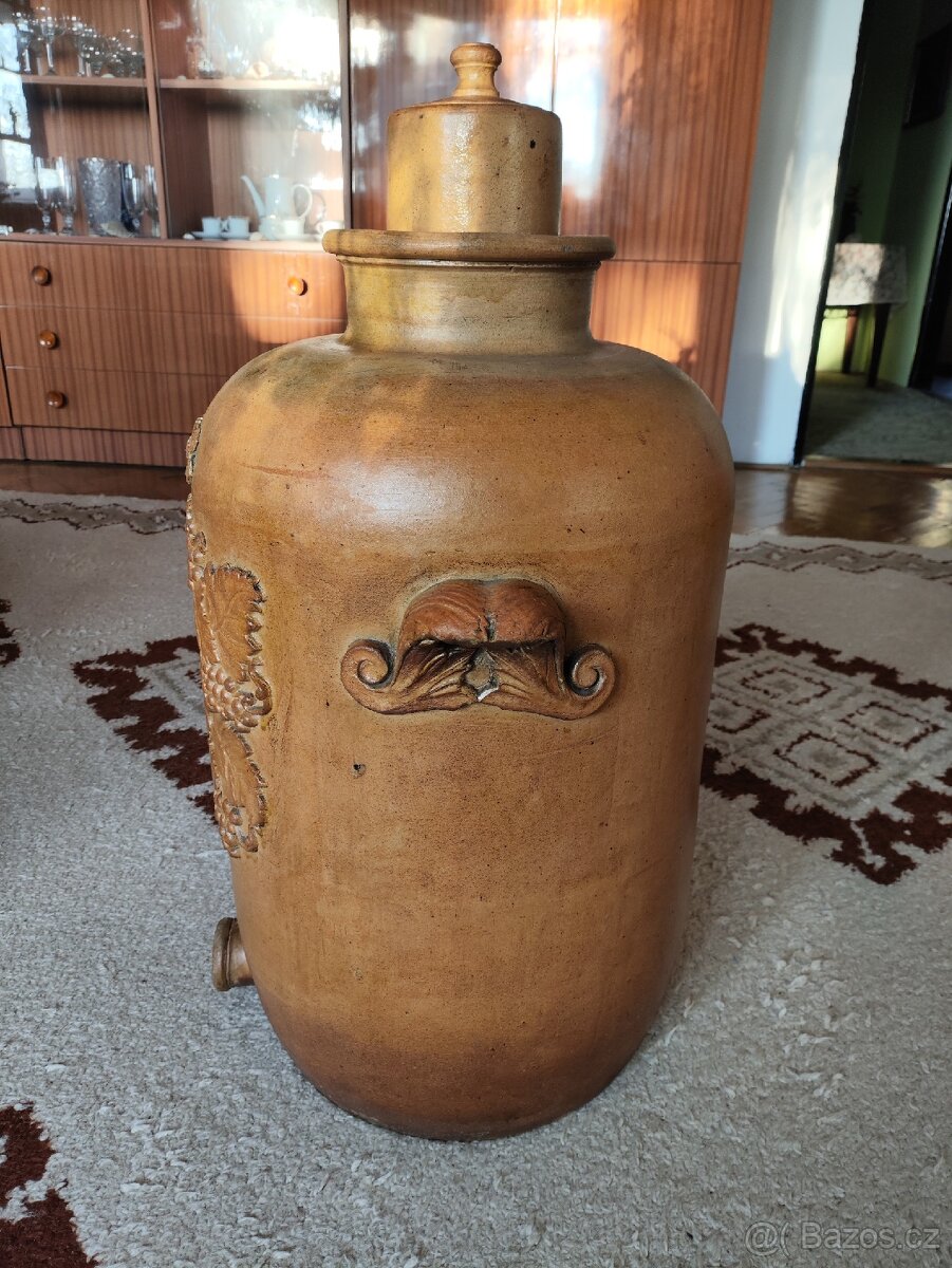 Vzácná hliněná nádoba na víno o objemu cca 60l - 6