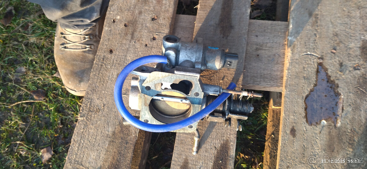 Sání a škrtící klapka suabaru EJ201 - 6