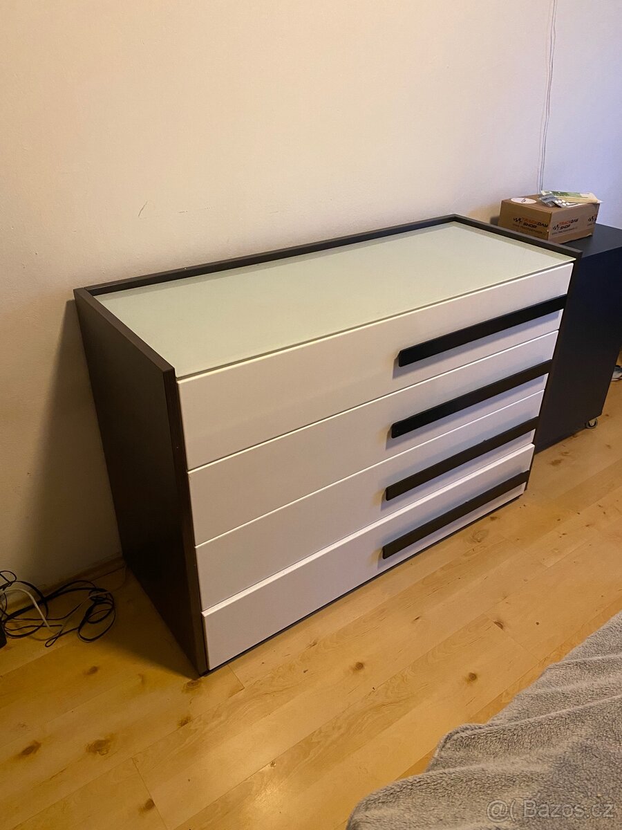 Nábytek do ložnice: postel, noční stolek, komoda - 6