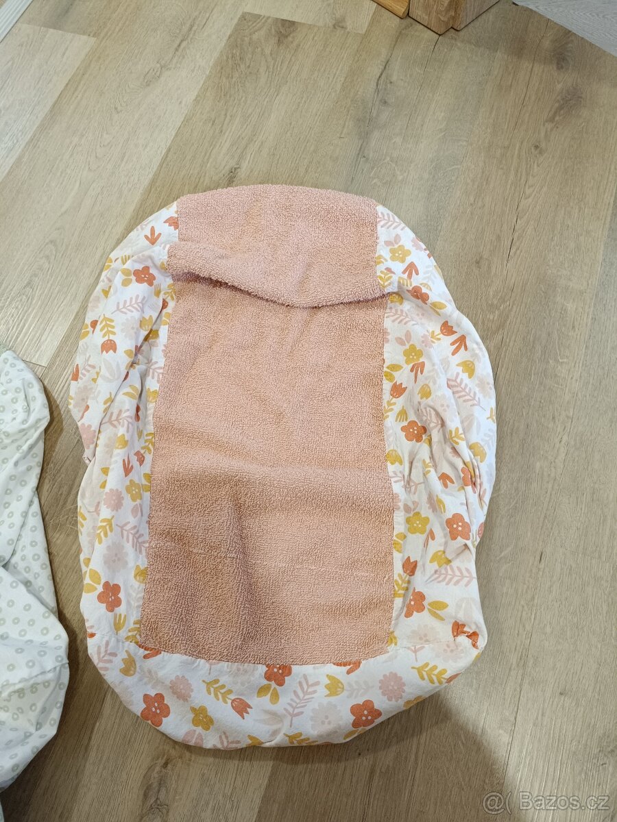 Přebalovací pult s vybavou - 6