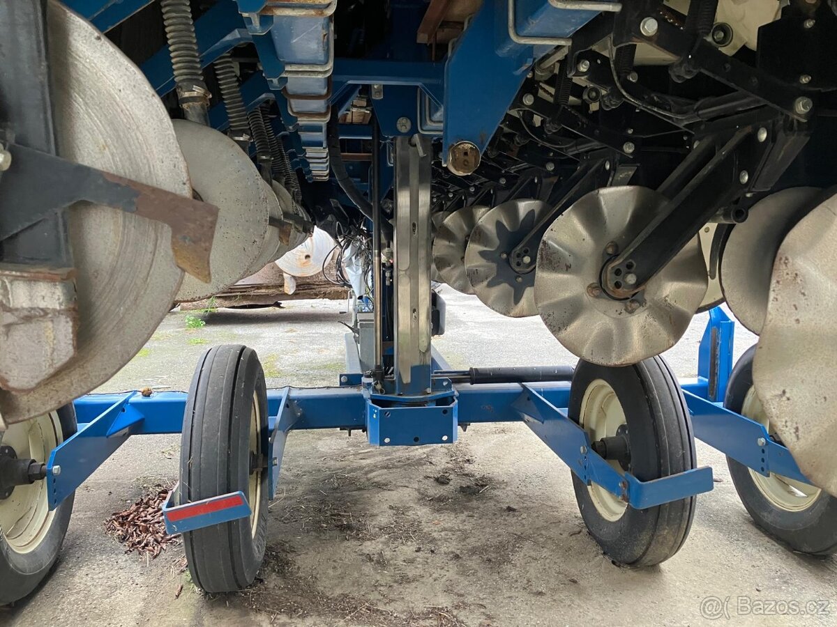 Přesný secí stroj na kukuřici Kinze 3500 - 6