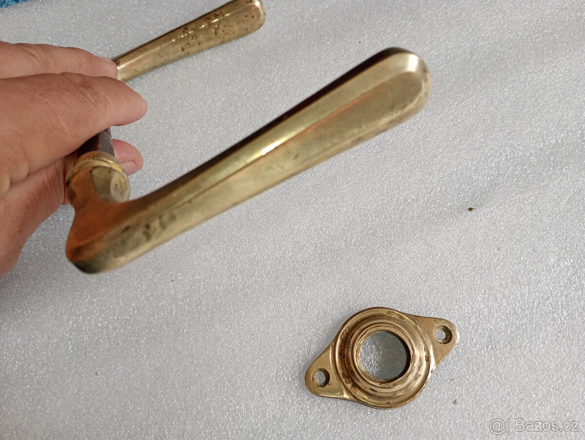 Okenní kličky,půlolivky MOSAZ zlatá,1920 - 6