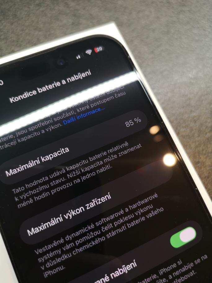 Apple iPhone 14 Pro 128gb + Spigen Case - 6