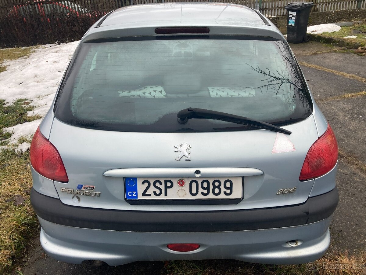 Bouraný Peugeot 206 1.4, benzín - 6