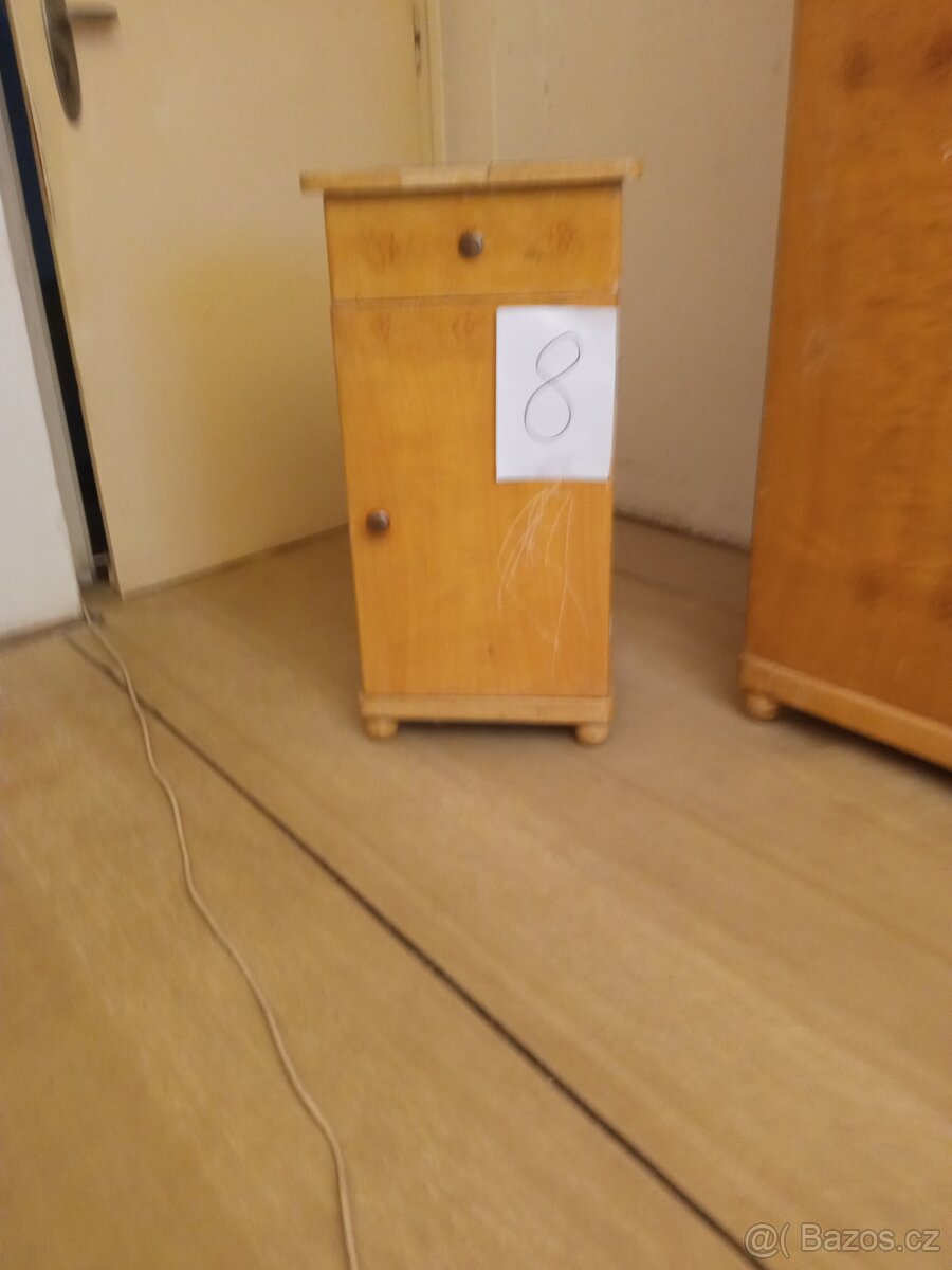 Starožitný nábytek - 6