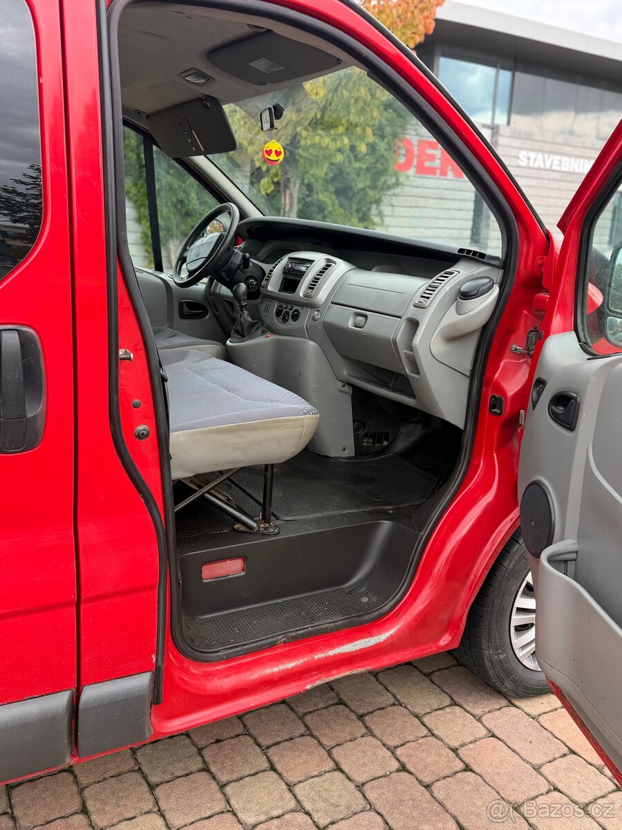 Renault Trafic long 6míst - 6