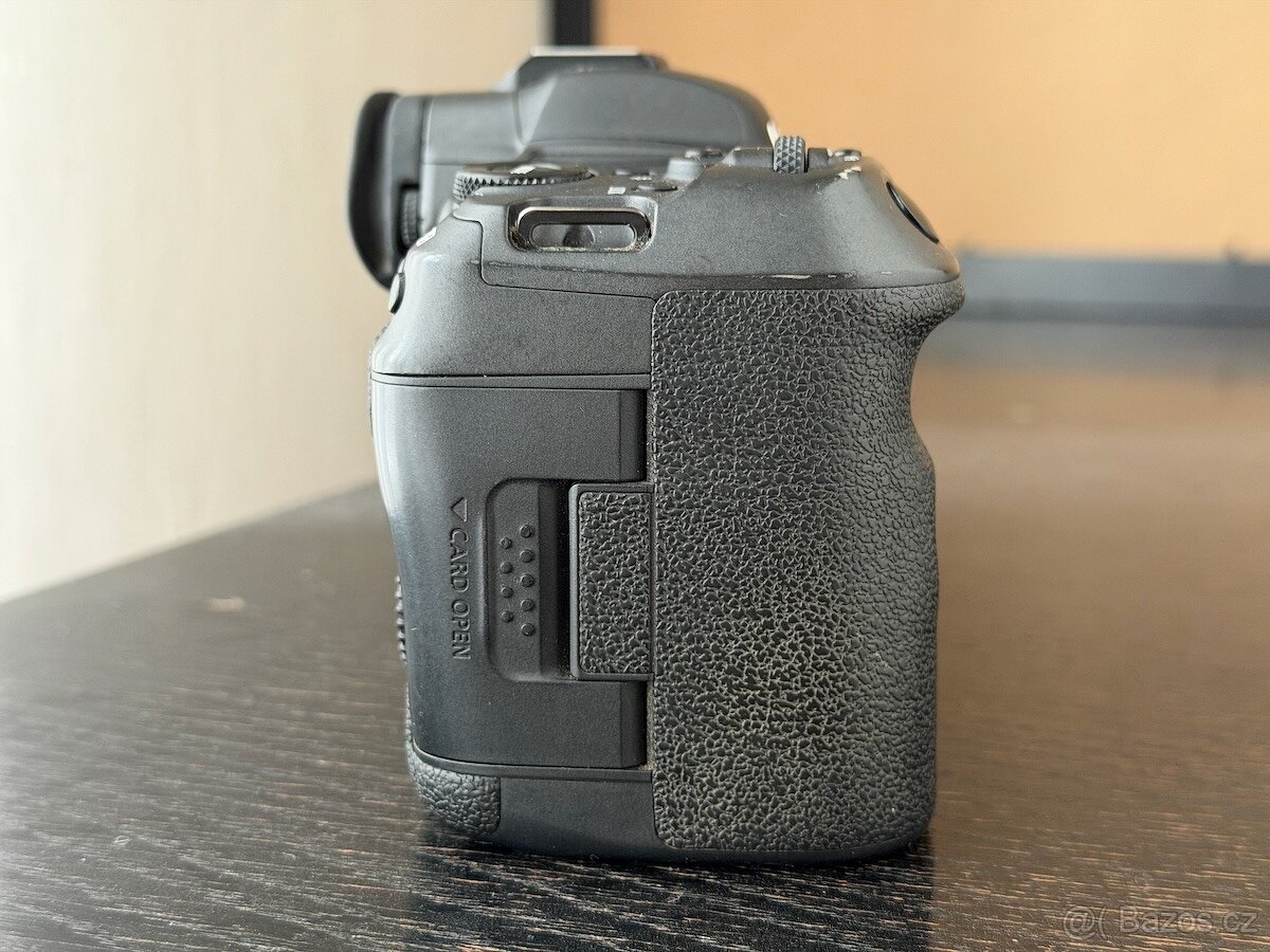 Canon EOS R5 + SmallRig Black Mamba - 6