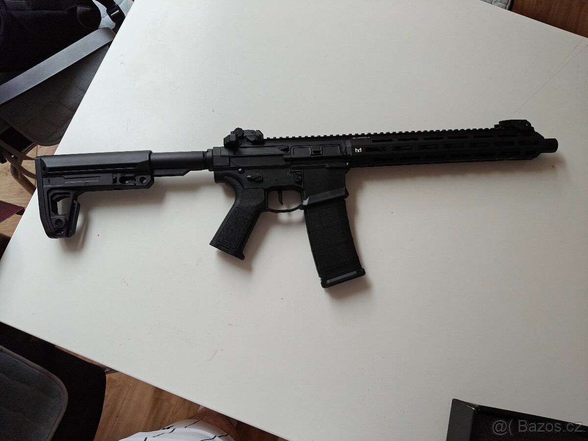 Téměř nová M4 - 6