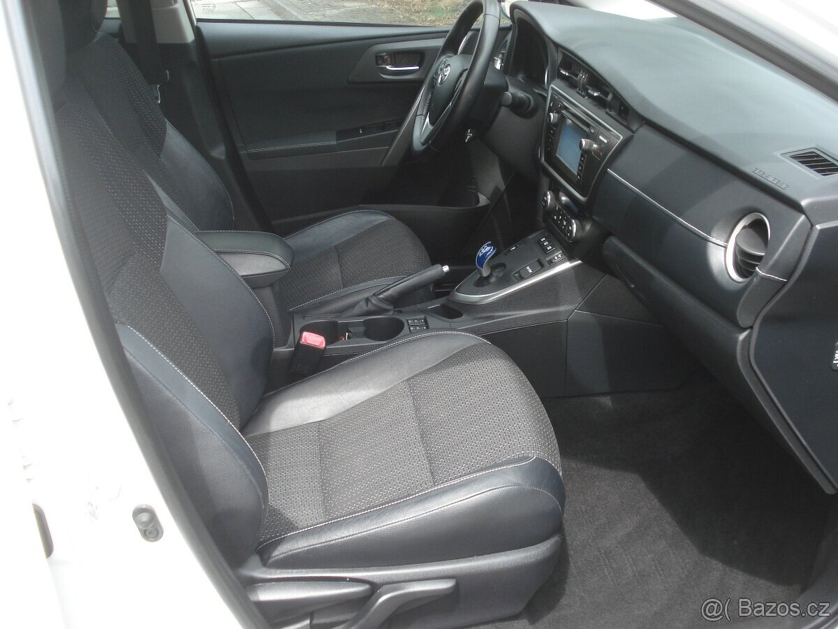 Toyota Auris 1.8 Hybrid e-CVT Executive - 6