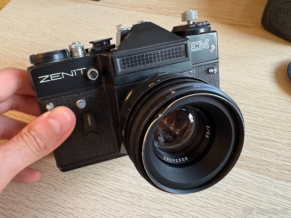 Zenit EM + Helios 58 mm f/2 + redukce na Canon EF - 6