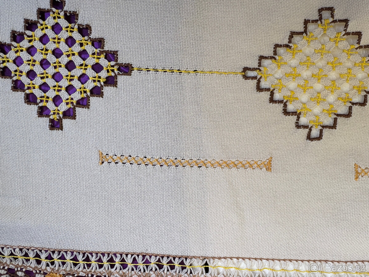 Ručně vyšívaný velký ubrus 156 x 129 cm - 6