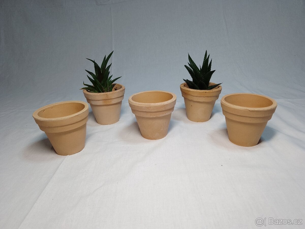 Keramické hrnky a kvěnitáče - 6